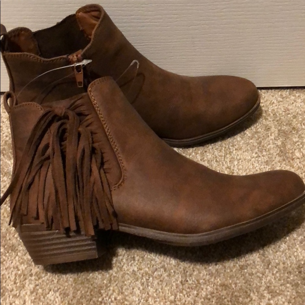 BRAND NEW**Sugar ankle boots distressed w/ tassels